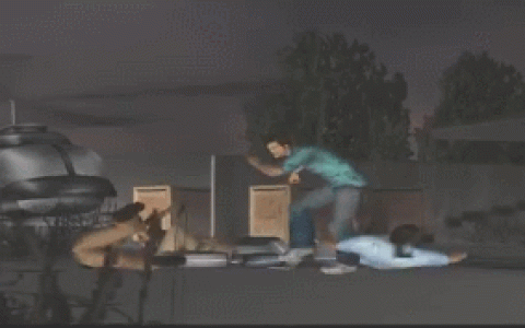 这游戏输入秘籍就能调出枪械和坦克？当年这游戏火爆了大小网吧！